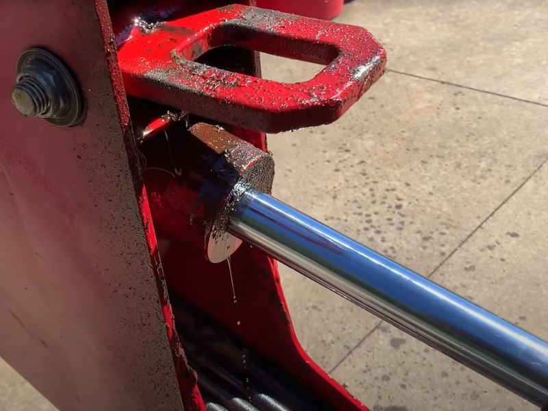 Hydraulická pístová tyč: Běžné problémy a opravy