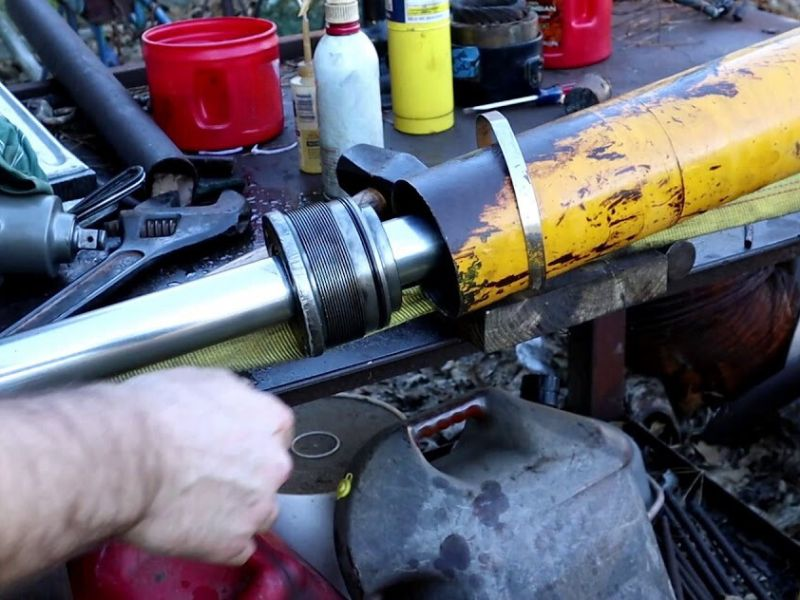 Odhalení preventivních opatření a tipů pro opravu pro uvízlé hydraulické válce!