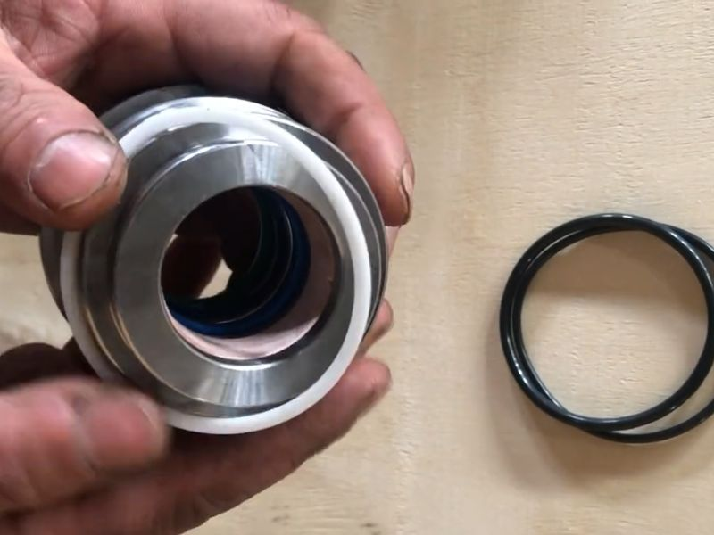 Příčiny selhání těsnění v hydraulických válcích