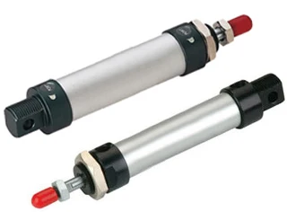 Válec otočného čepu ozubeného kola pro hydraulické mechanismy systému plachty